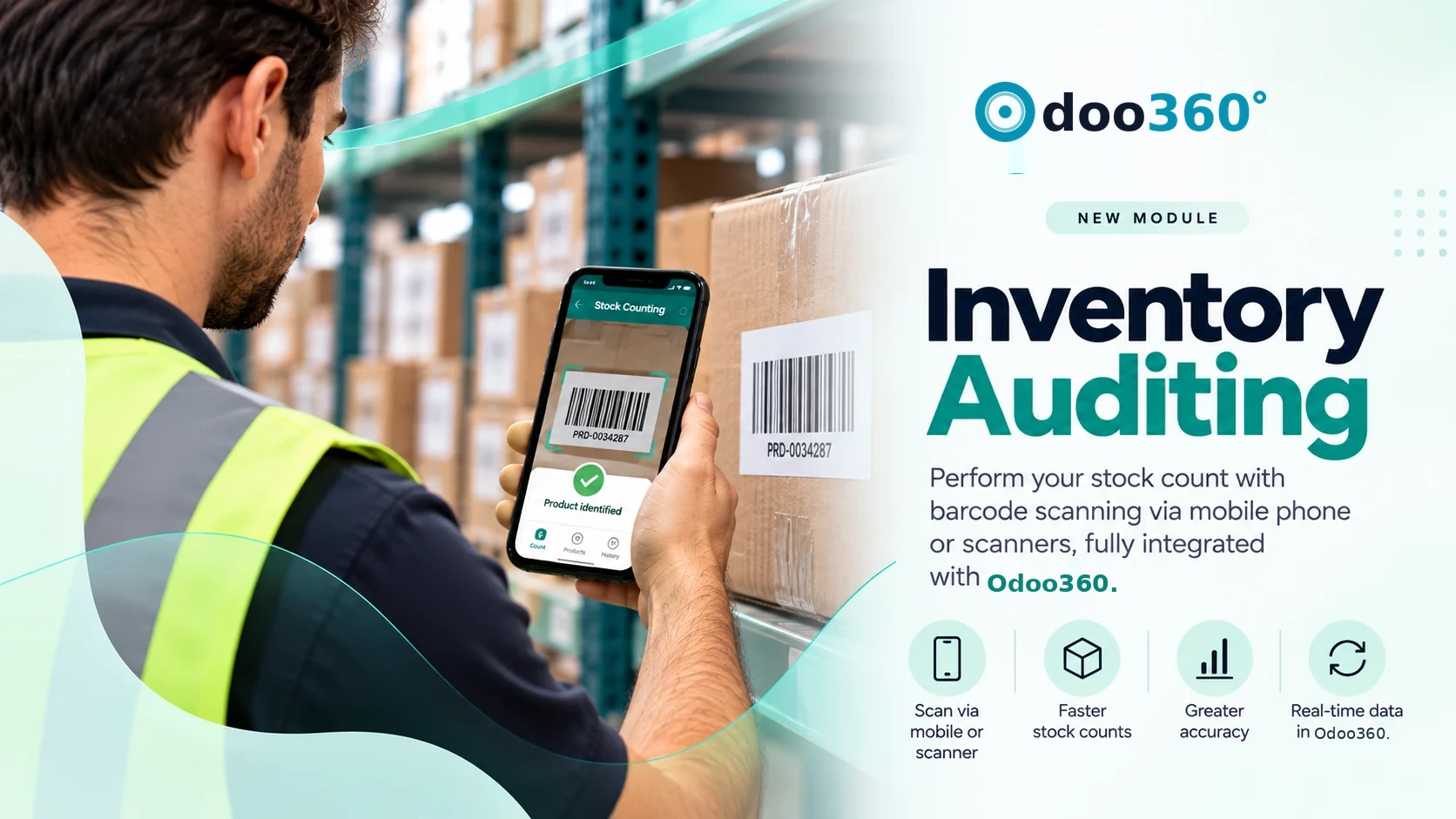 Funcionário de estoque bipando a etiqueta de uma caixa com o celular para a auditoria de estoque do Odoo360